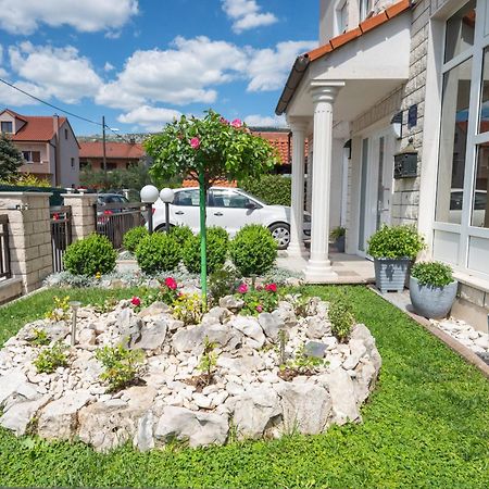 Apartments Lovric With Sea View Kaštela 外观 照片