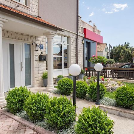 Apartments Lovric With Sea View Kaštela 外观 照片