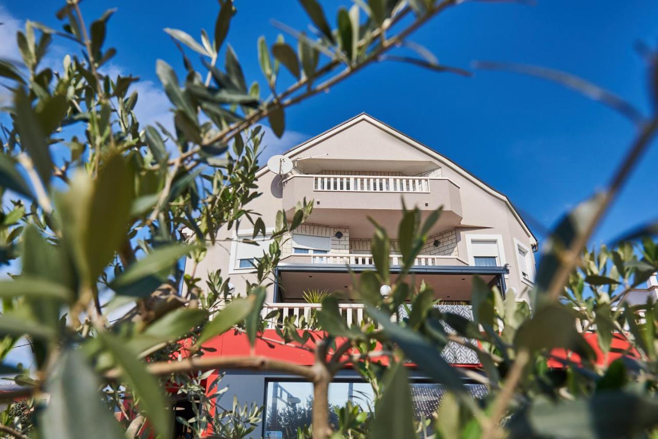 Apartments Lovric With Sea View Kaštela 外观 照片