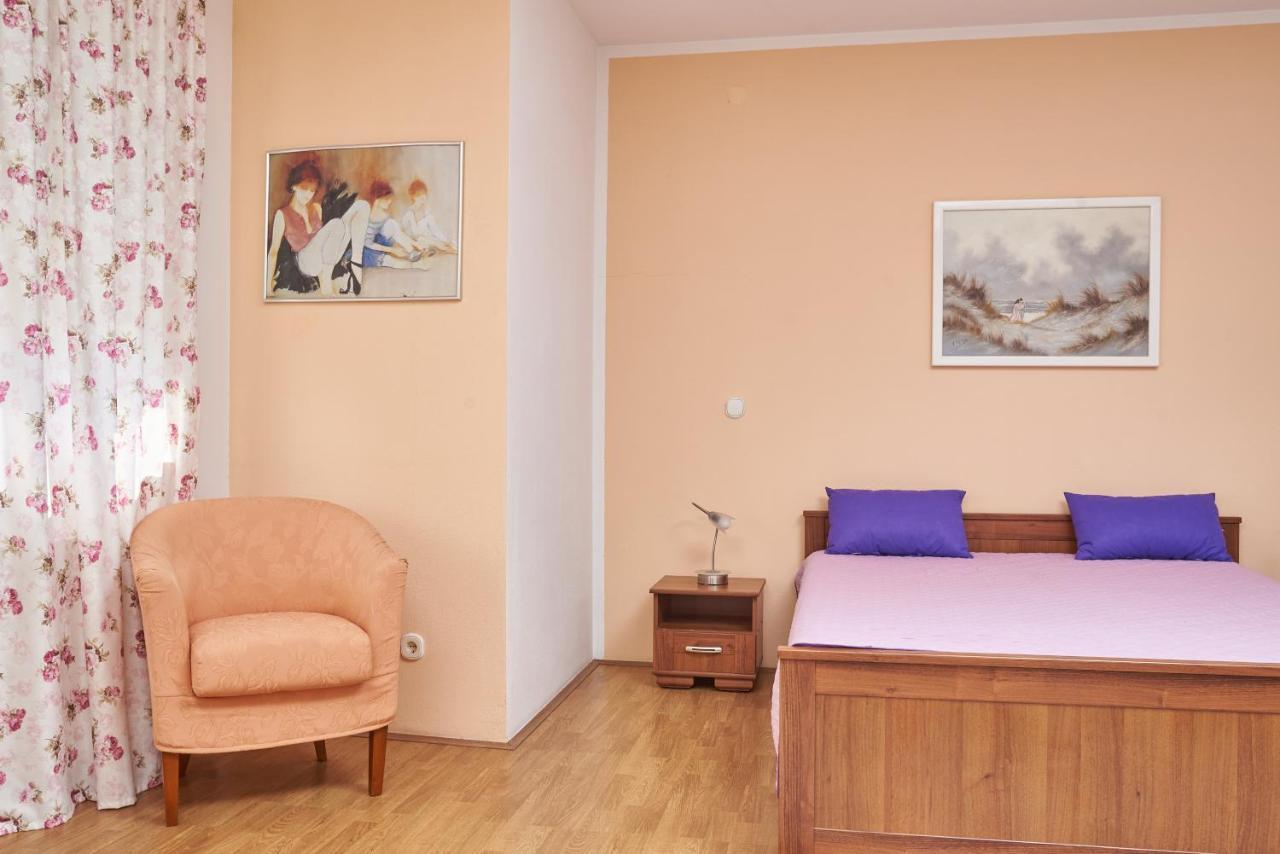 Apartments Lovric With Sea View Kaštela 外观 照片