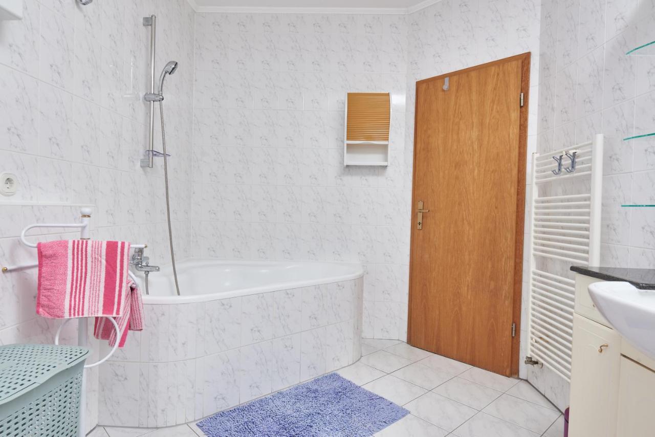 Apartments Lovric With Sea View Kaštela 外观 照片