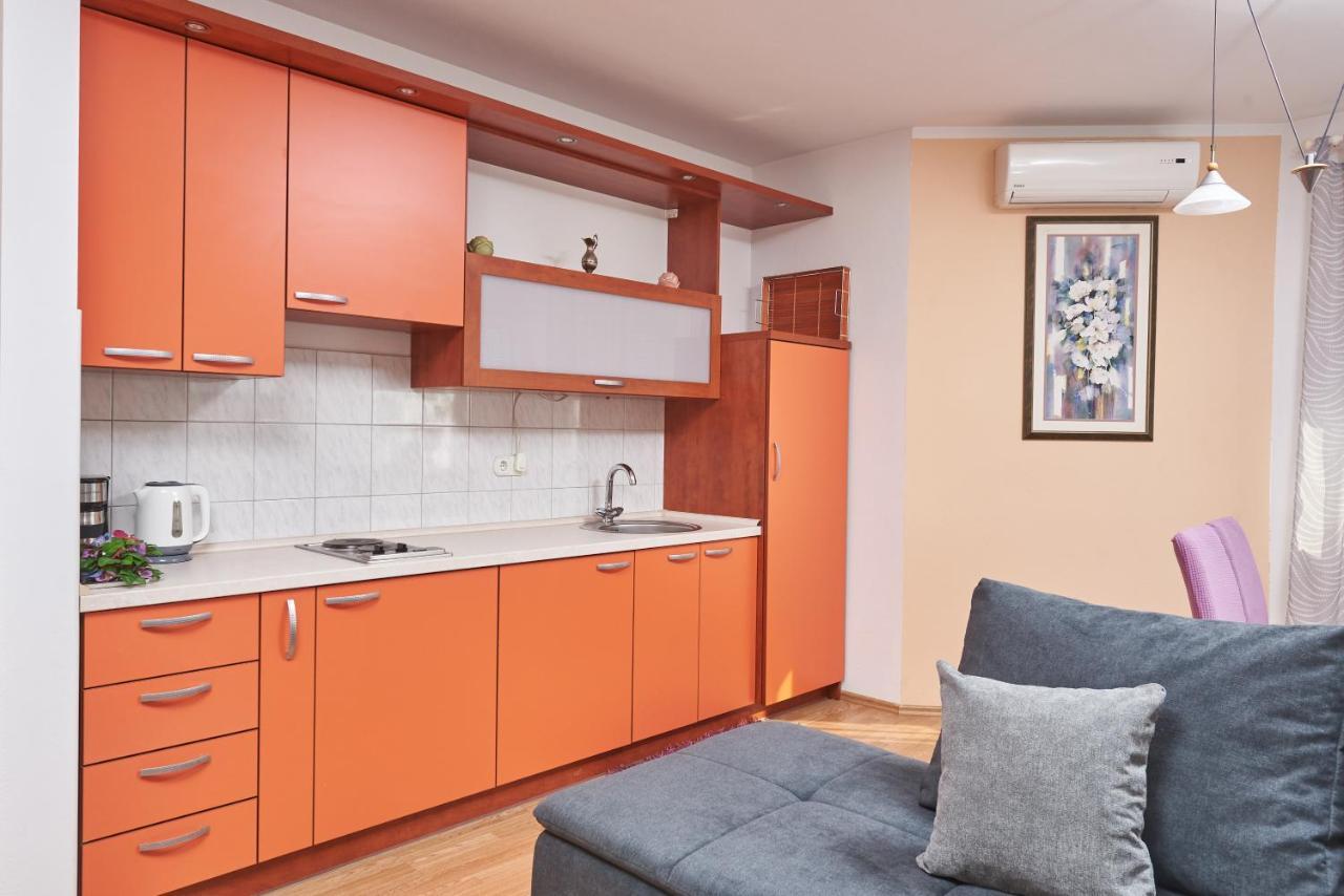 Apartments Lovric With Sea View Kaštela 外观 照片