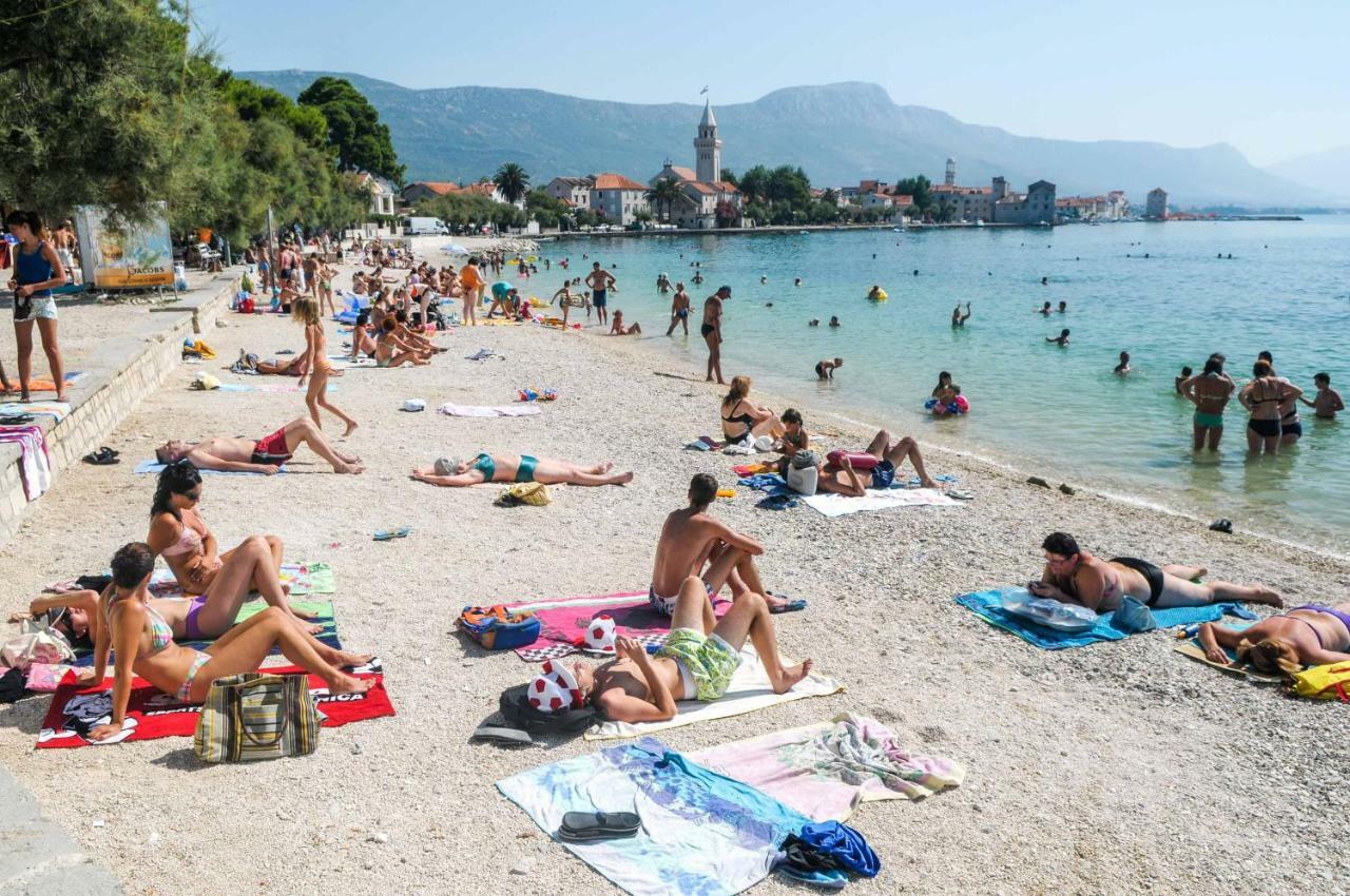 Apartments Lovric With Sea View Kaštela 外观 照片