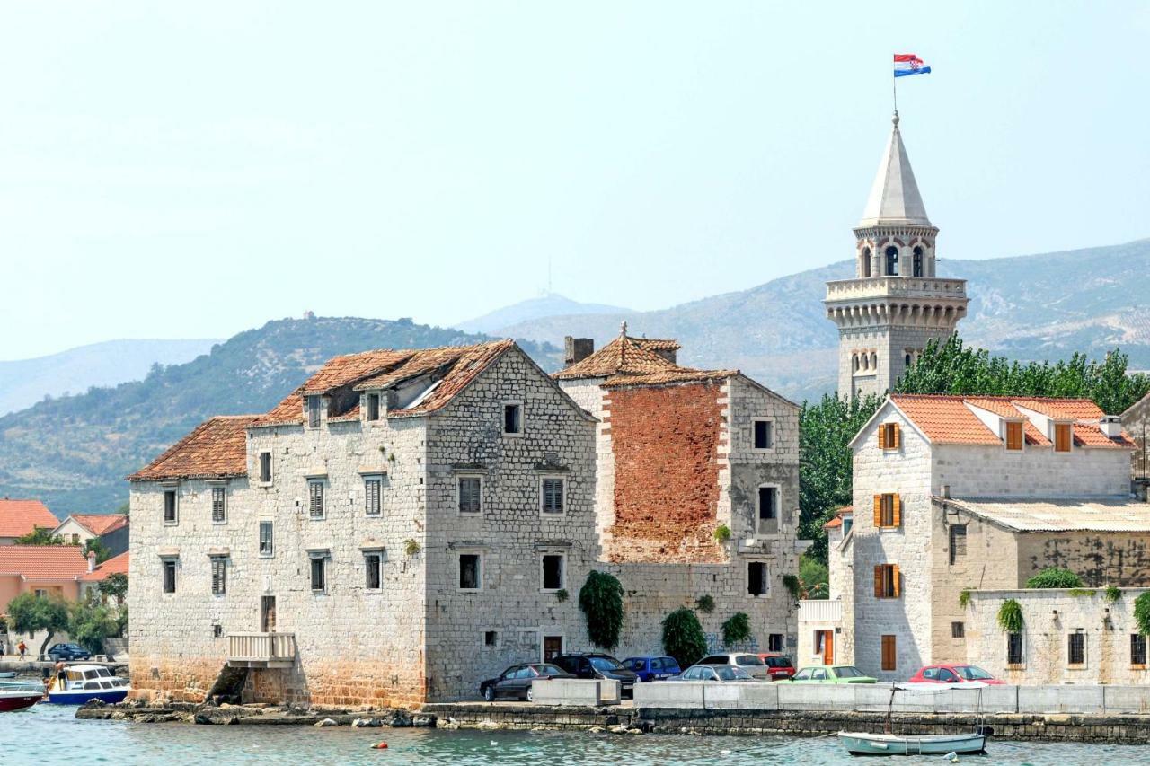 Apartments Lovric With Sea View Kaštela 外观 照片